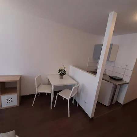 Апартаменты Studio-apartment 105 Im Herzen Von *